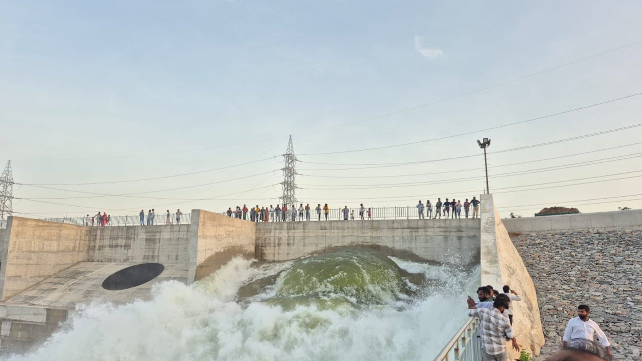 WaterLifting : రైతులకు శుభవార్త.. మోటార్లు ఆన్ చేసిన కాంగ్రెస్ సర్కార్