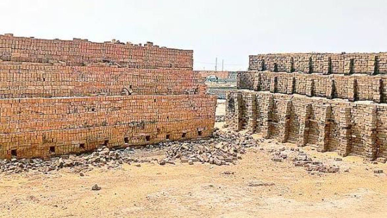 pollution: బట్టీలతో పెరుగుతున్న కాలుష్యం.. జిల్లాల్లో నిబంధనలకు రామ్ రామ్!..
