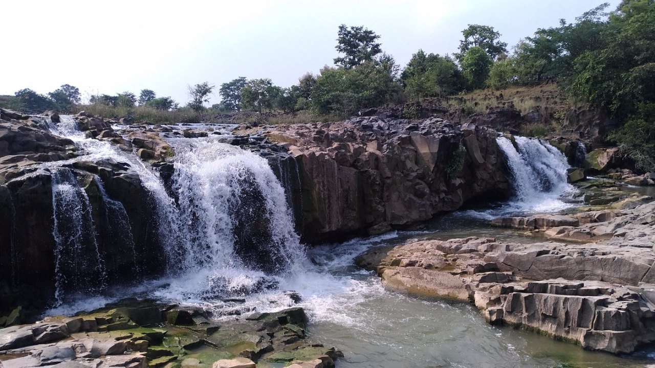 ఈ జలపాతం సొగసు చూడతరమా!..