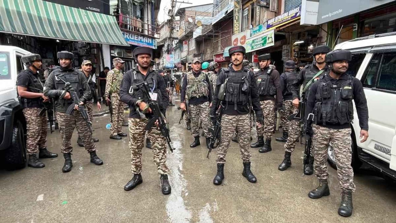 Terror Attack: జమ్ముకశ్మీర్‌లో ఉగ్రదాడి కలకలం.. కానిస్టేబుల్‌ను కాల్చి చంపిన ముష్కరుడు