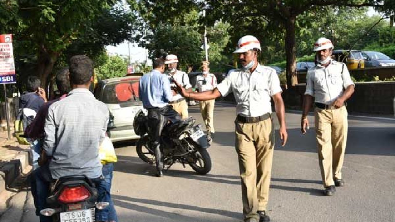 Traffic Police: విధుల్లో నిర్లక్ష్యానికి చెక్.. ట్రాఫిక్ పోలీసులకు కొత్త రూల్స్‌!..