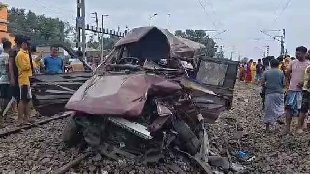 ఘోరం.. స్కూల్ వ్యాన్‌ను ఢీకొట్టిన రైలు.. ముగ్గురు మృతి.. ఈ తప్పు ఎవరిది?