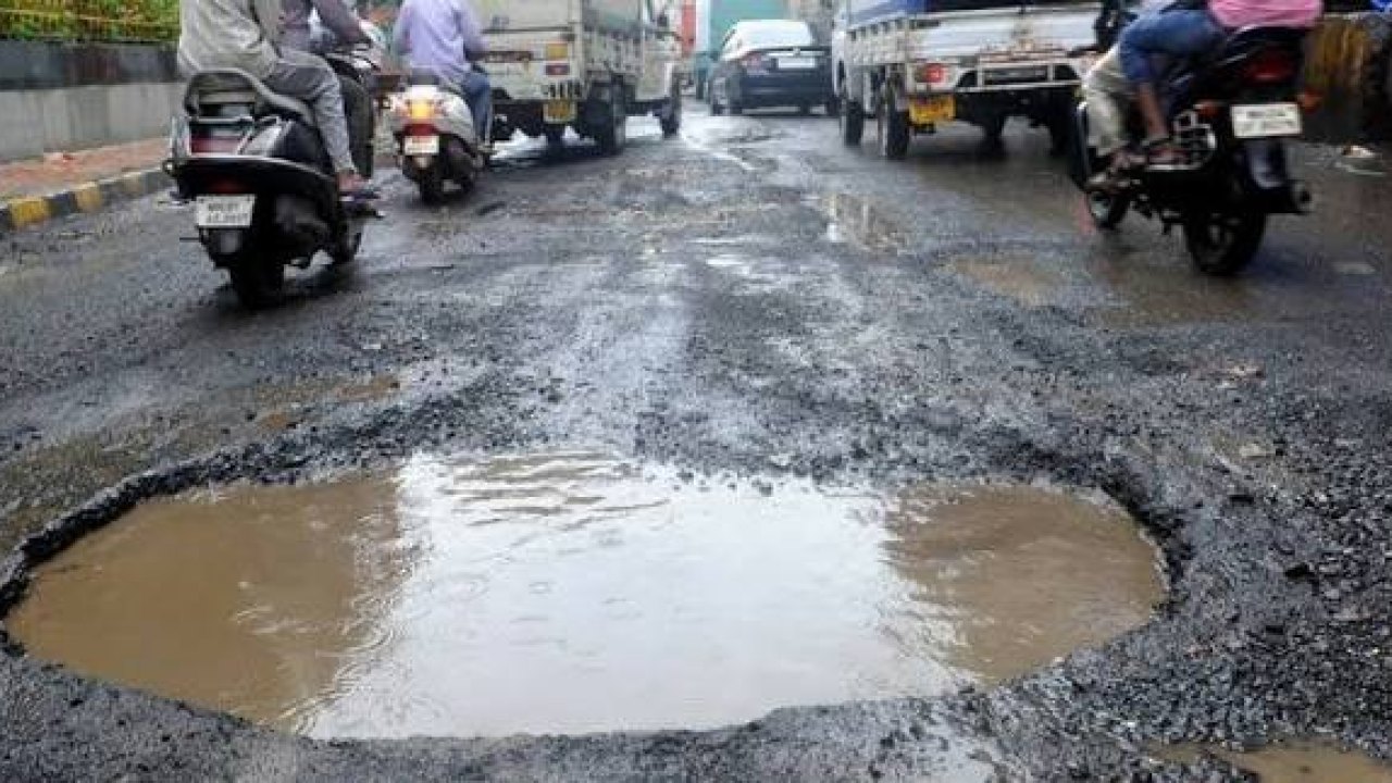 AP : నో పల్స్.. చనిపోయిన మహిళను బతికించిన ‘గుంత’