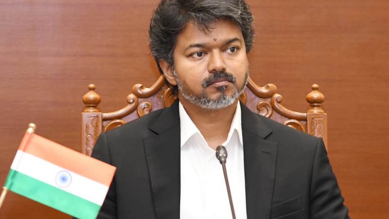 CM Vijay : విజయ్ ప్రభుత్వాన్ని కూల్చేందుకు రూ.180 కోట్ల ఆఫర్!