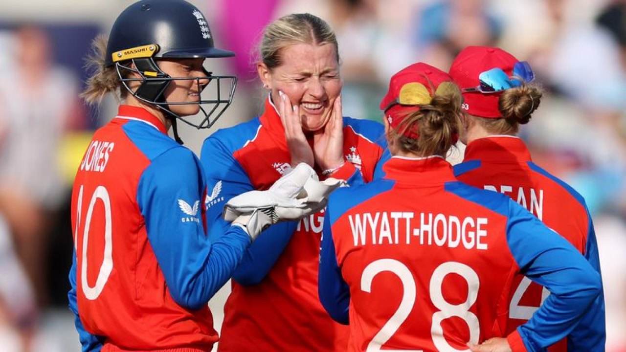 Womens T20 World Cup : ఫైనల్కు ఇంగ్లండ్.. ఆస్ట్రేలియాతో తాడో పేడో!