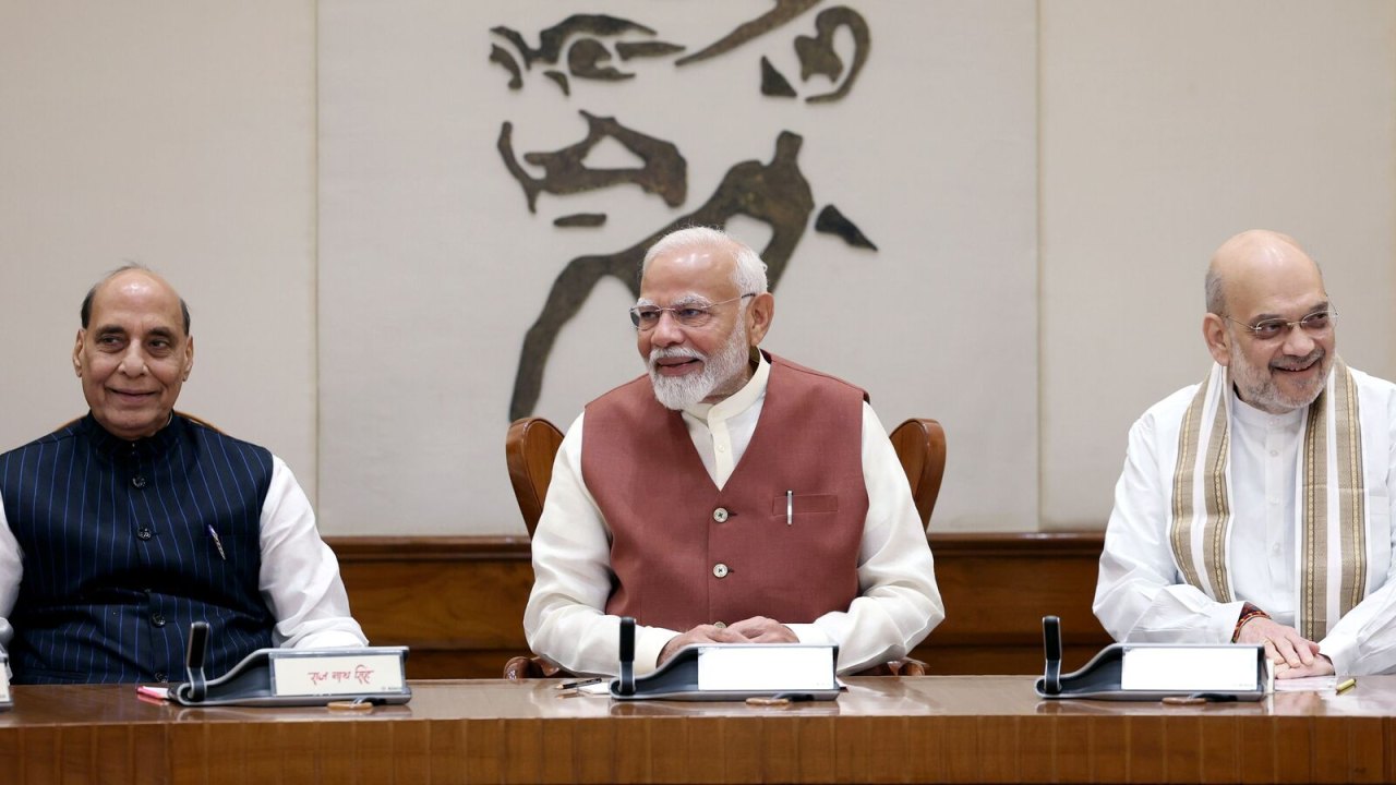 Union Cabinet Reshuffle: ఏ క్ష‌ణ‌మైనా కేంద్ర కేబినెట్ పున‌ర్‌వ్య‌వ‌స్థీక‌ర‌ణ‌.. తెలుగు రాష్ట్రాల నుంచి ఎవ‌రికి ఛాన్స్..?