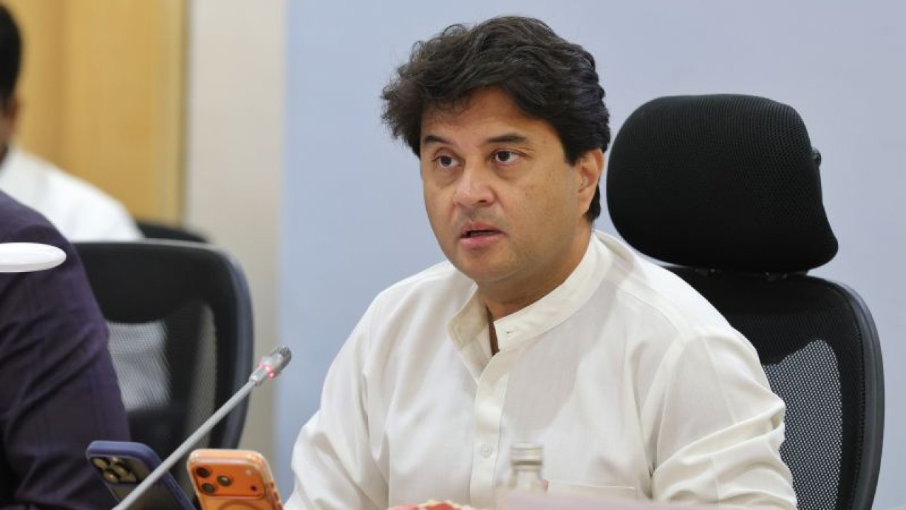 5G users : దేశంలో 50 కోట్లకు చేరిన 5జీ వినియోగదారులు :కేంద్రం