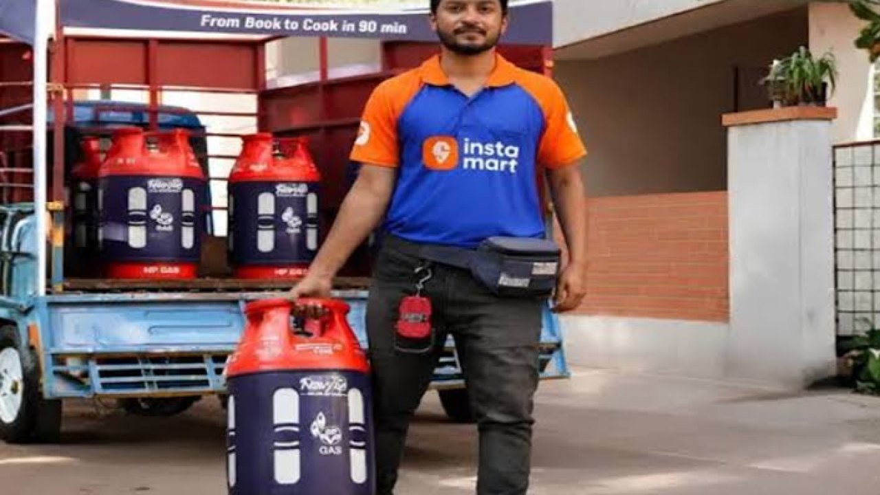 Swiggy Instamart: స్విగ్గీ సంచలన నిర్ణయం.. ఇన్‌స్టామార్ట్‌లో గ్యాస్‌ సిలిండర్లు.. 10 నిమిషాల్లోనే డెలివరీ!
