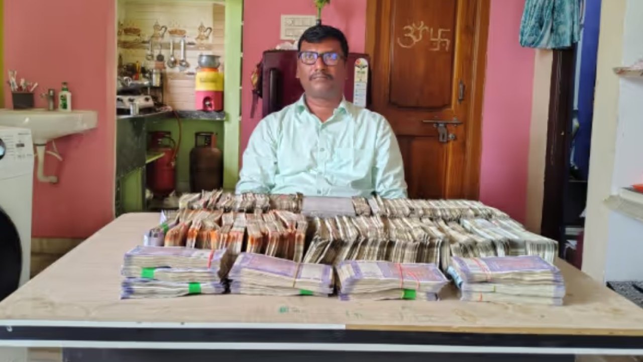 ACB Raid: ఏసీబీ వలలో పెద్దపల్లి ఏఈ.. ఇల్లంతా నోట్ల కట్టలే!