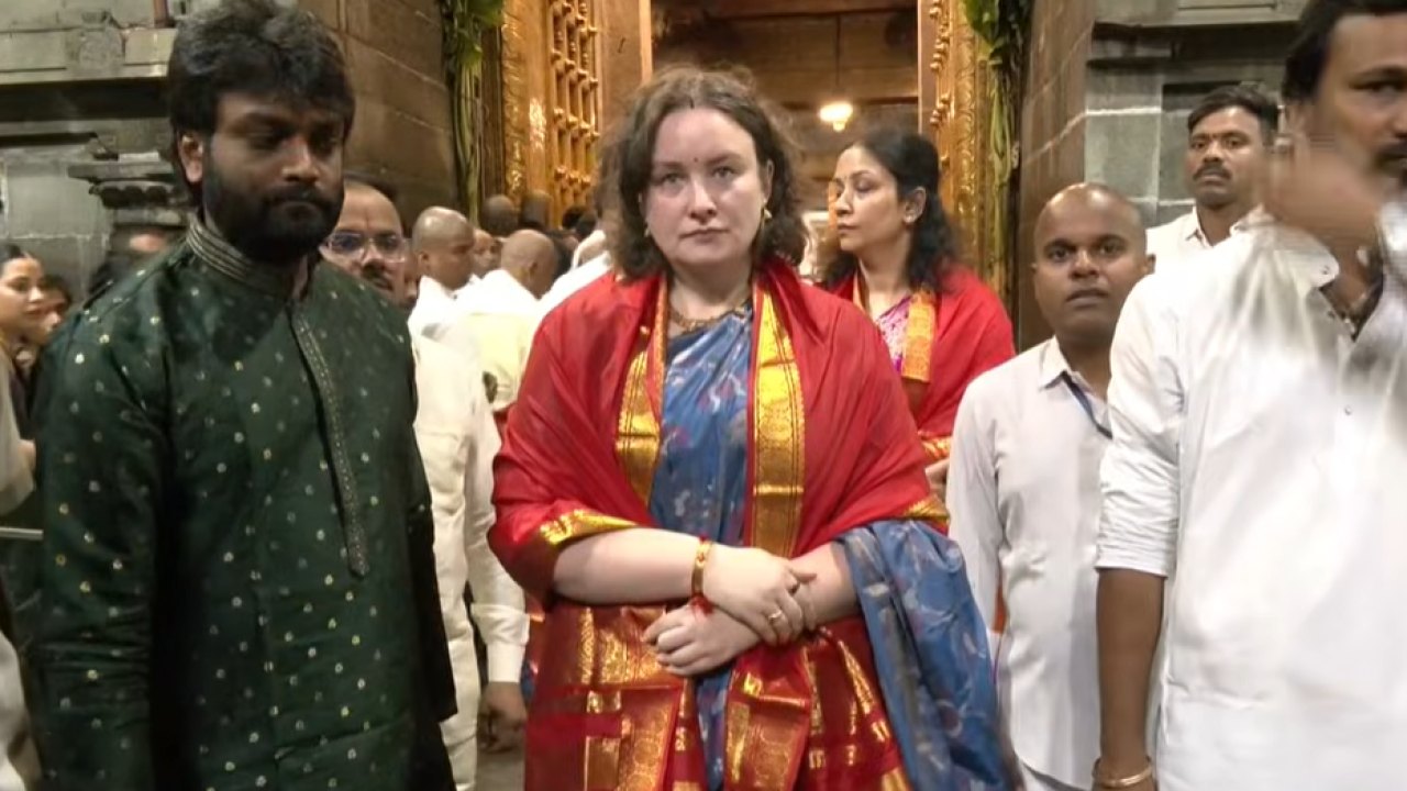 AnnaLezhneva: పవన్ కల్యాణ్ భార్య భక్తికి అందరూ ఫిదా..!