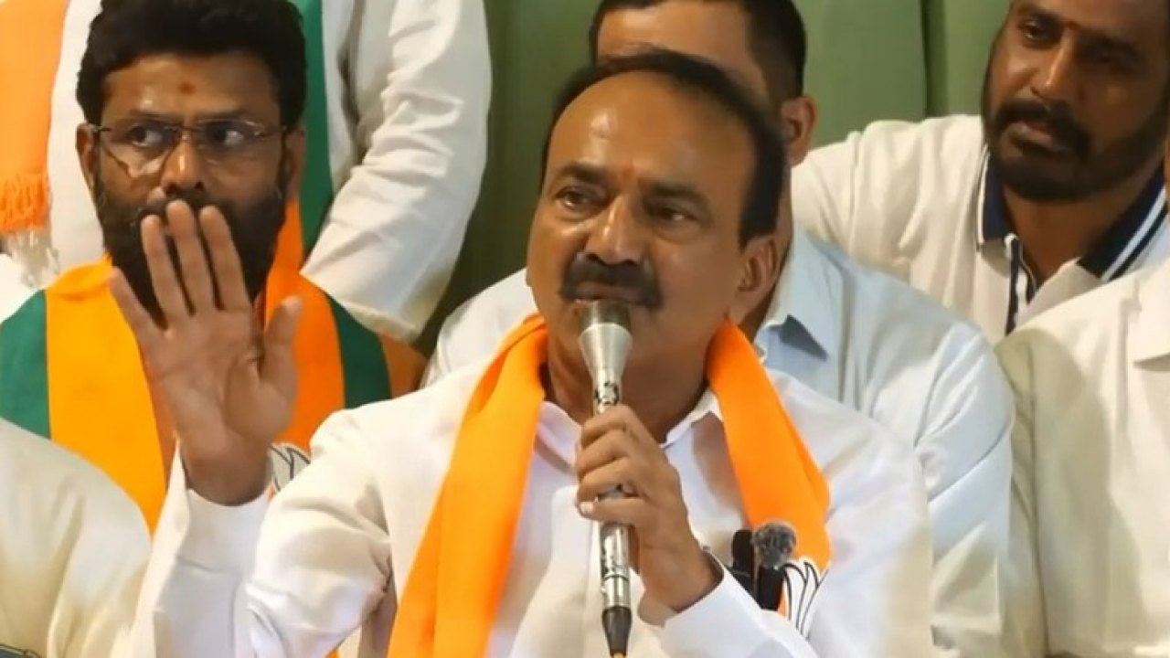 'రూ.లక్ష కోట్లు తిన్నామా..? రేవంత్‌రెడ్డికి బుద్ధి ఉండాలి..' ఈటల ఘాటు వ్యాఖ్యలు