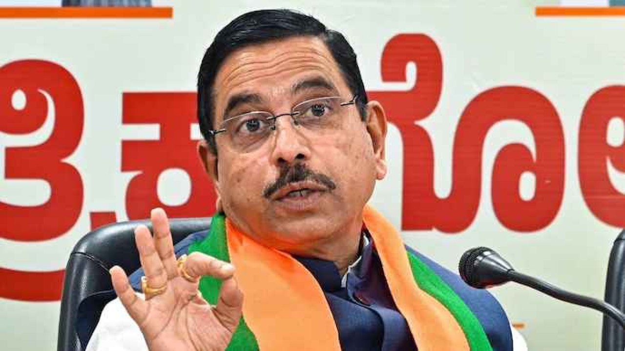 Pralhad Joshi: కొత్త విద్యాశాఖ మంత్రి ఈయనే.. ఎవరీ ప్రహ్లాద్ జోషి, ఏం చదువుకున్నారు..