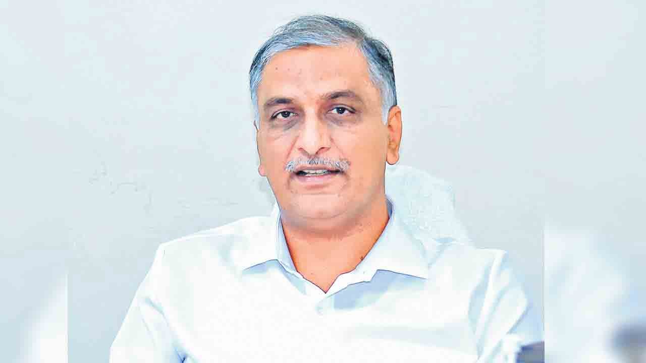 TG Bhavan: తోపులాటలో కిందపడిన హరీశ్ రావు