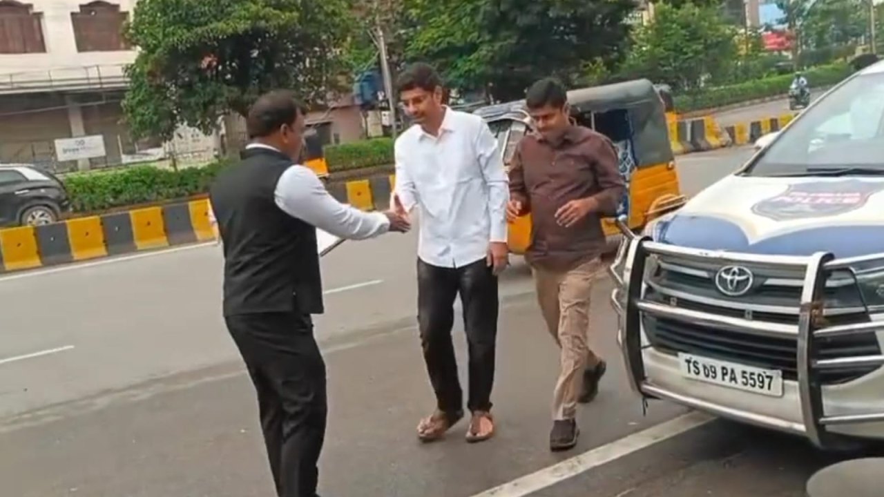 అసెంబ్లీ గేట్ 3 ఘటన వెనుక కుట్ర ఉందా?.. కేటీఆర్ పీఏ, పీఆర్వోలకు పోలీసుల ప్రశ్నలు!