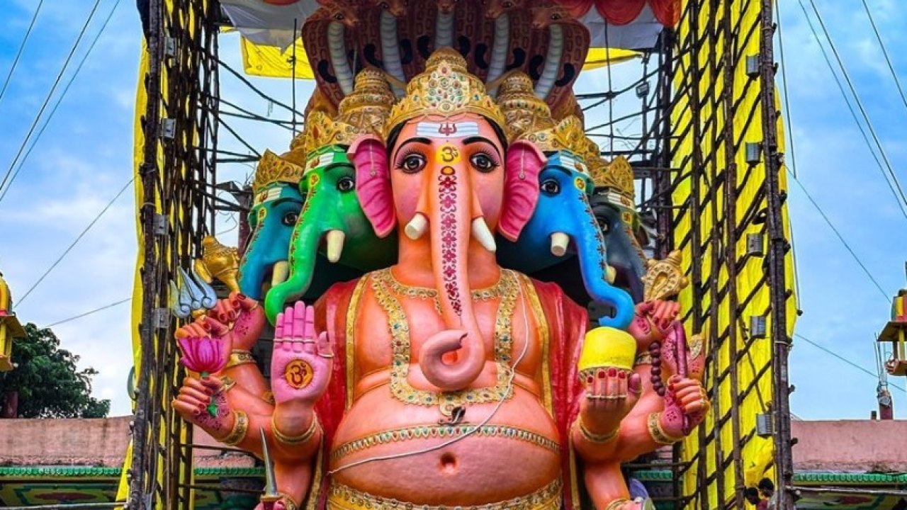 ఖైరతాబాద్ గణేషుడికి 72 ఏళ్లు.. ఈసారి ఎత్తు 70 అడుగులా? 69 అడుగులా? క్లారిటీ ఇదే!