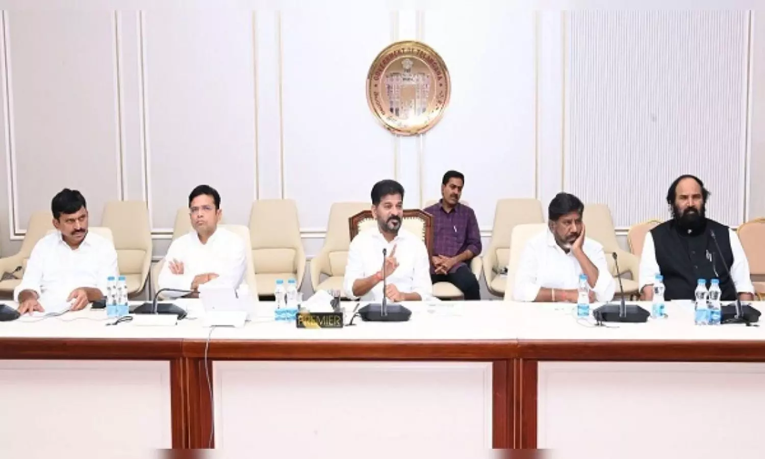 Hyderabad: రాష్ట్ర అభివృద్ధి లక్ష్యంగా.. కీలక నిర్ణయాలు తీసుకున్న తెలంగాణ కేబినెట్ !..