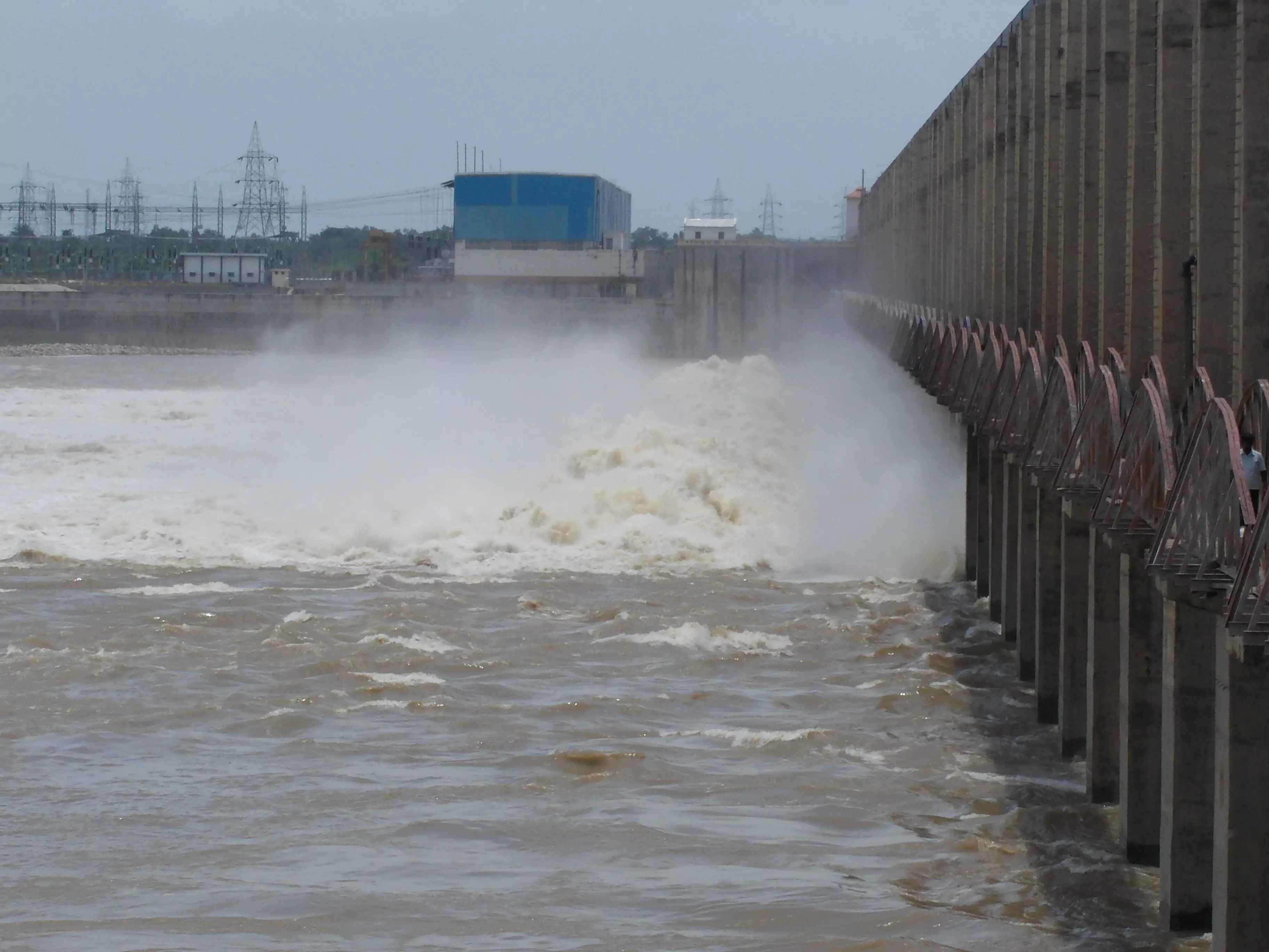 Krishna Basin: కృష్ణా బేసిన్లో పెరుగుతున్న వరద ప్రవాహం.. జూరాల, శ్రీశైలం ప్రాజెక్టులకు భారీగా నీరు