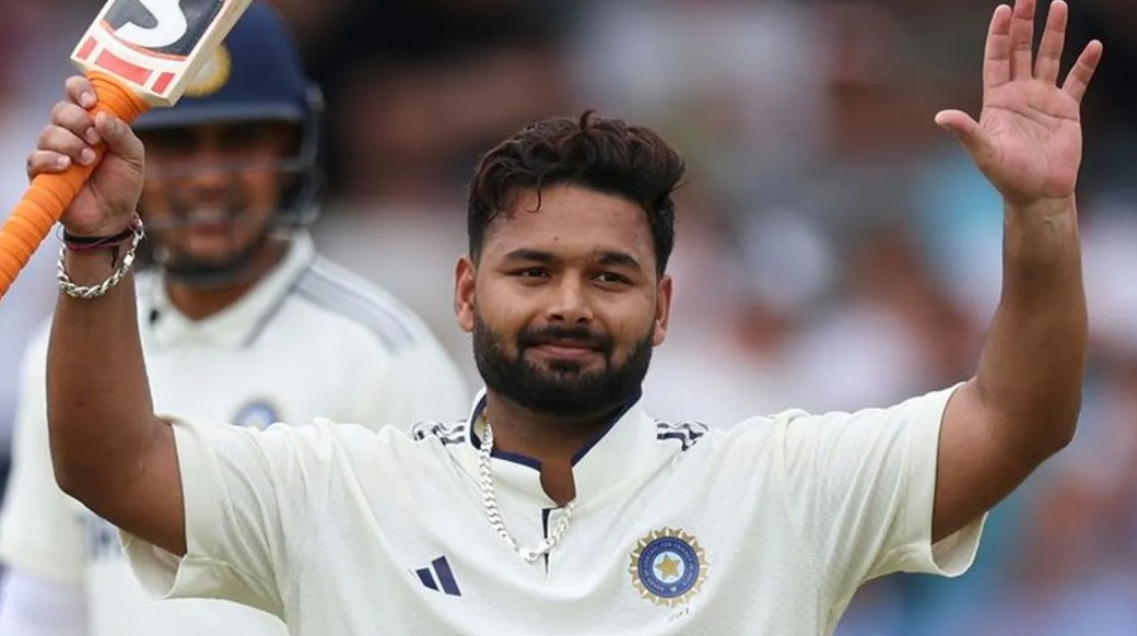 సరికొత్త చరిత్ర సృష్టించిన రిషభ్ పంత్.. ధోనీ ఆల్ టైమ్ రికార్డు బద్దలు!