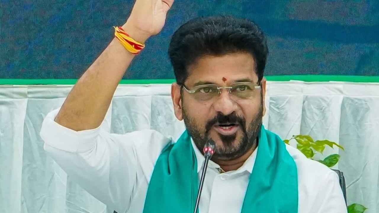 Cm Revanth Reddy: భూసేకరణపై నిర్లక్ష్యం వహిస్తే ప్రాజెక్టులు ఎప్పటికీ పూర్తి కావు- ప్రజాప్రతినిధులతో సీఎం రేవంత్