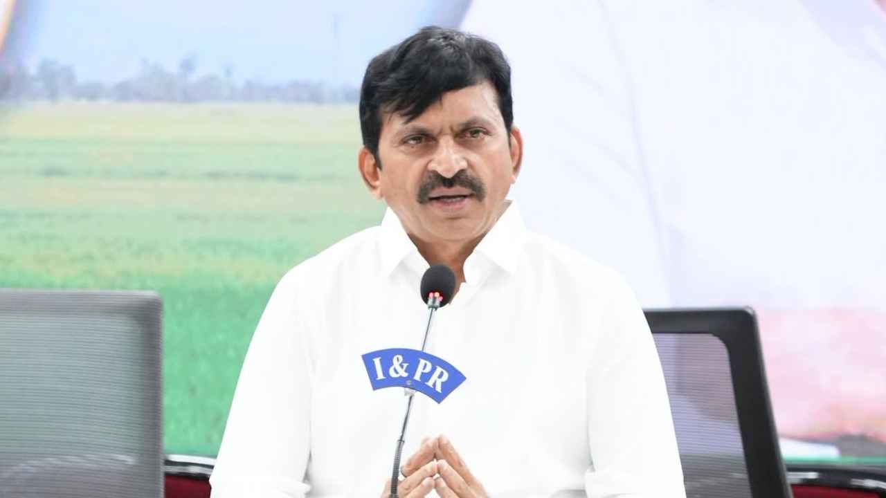 Revenue Meetings: జిల్లాల వారీగా రెవెన్యూ సమీక్షలు.. భూ సమస్యల పరిష్కారమే లక్ష్యం