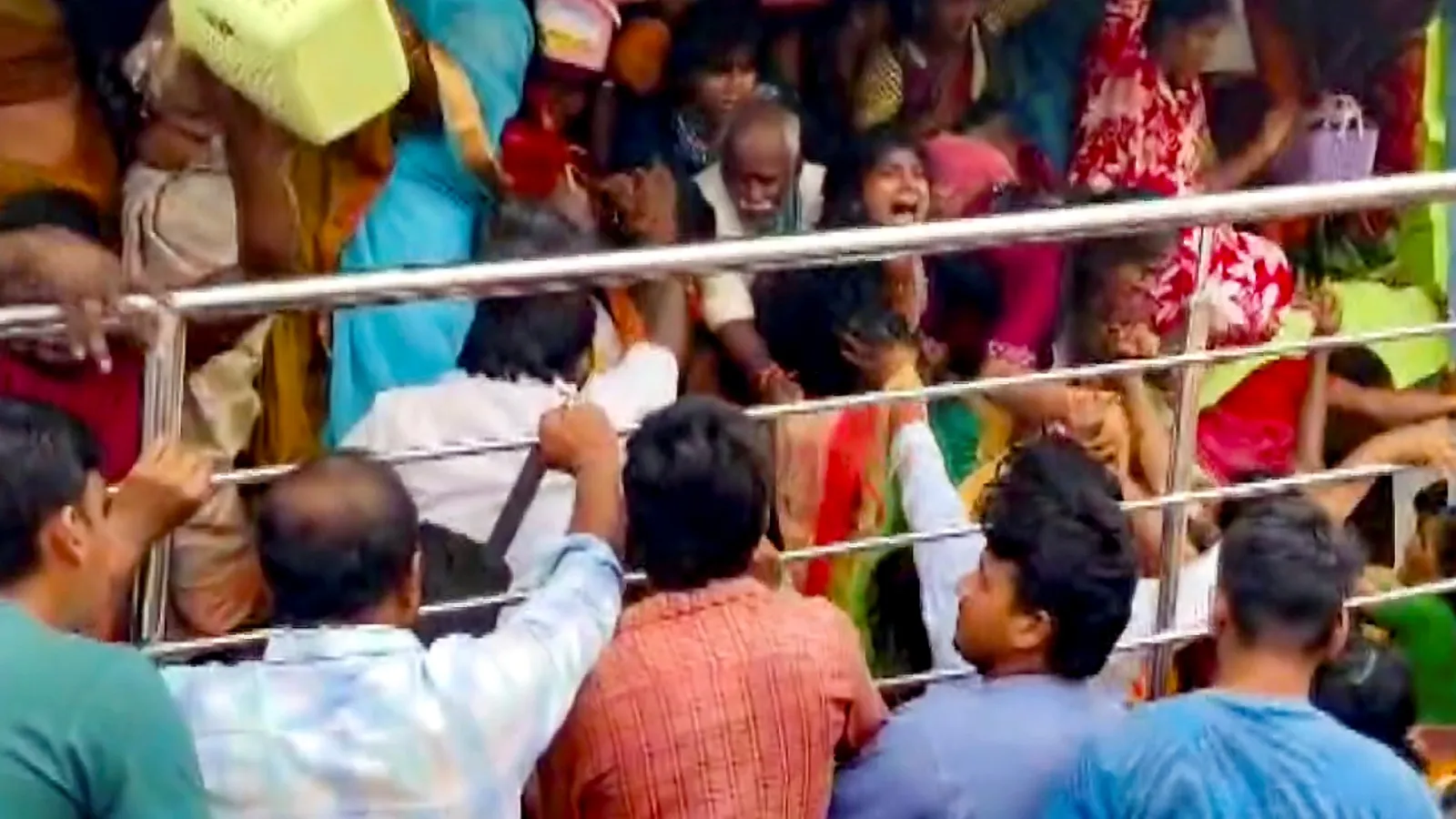 Bihar: ప్రముఖ ఆలయంలో విషాదం.. భక్తుల ప్రాణాలు తీసిన తొక్కిసలాట!..