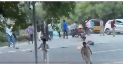 Ap : లవ్ మ్యాటర్?.. విశాఖలో నడిరోడ్డుపై విద్యార్థుల గ్యాంగ్ వార్