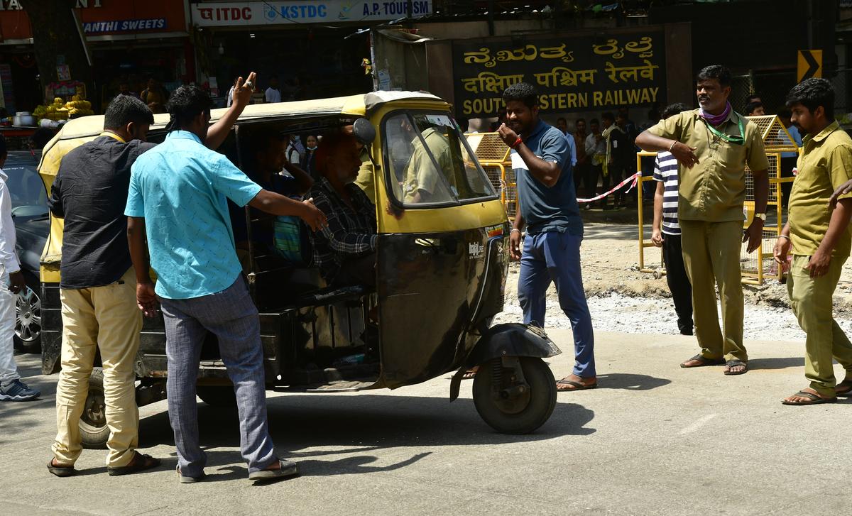 Hyderabad: సానుకూలంగా స్పందించిన ప్రభుత్వం.. సమ్మె విరమించిన ఆటో డ్రైవర్లు!..