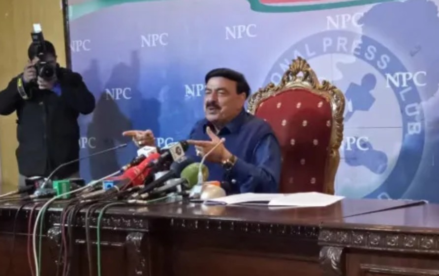 వేదికపై ఉగ్రవాదులతో పాక్ మాజీ మంత్రి.. భారత్పై వివాదాస్పద వ్యాఖ్యలు!