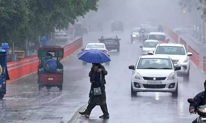 Rain Alert: బంగాళాఖాతంలో అల్పపీడనం.. తెలుగు రాష్ట్రాలకు ఎల్లో అలర్ట్!