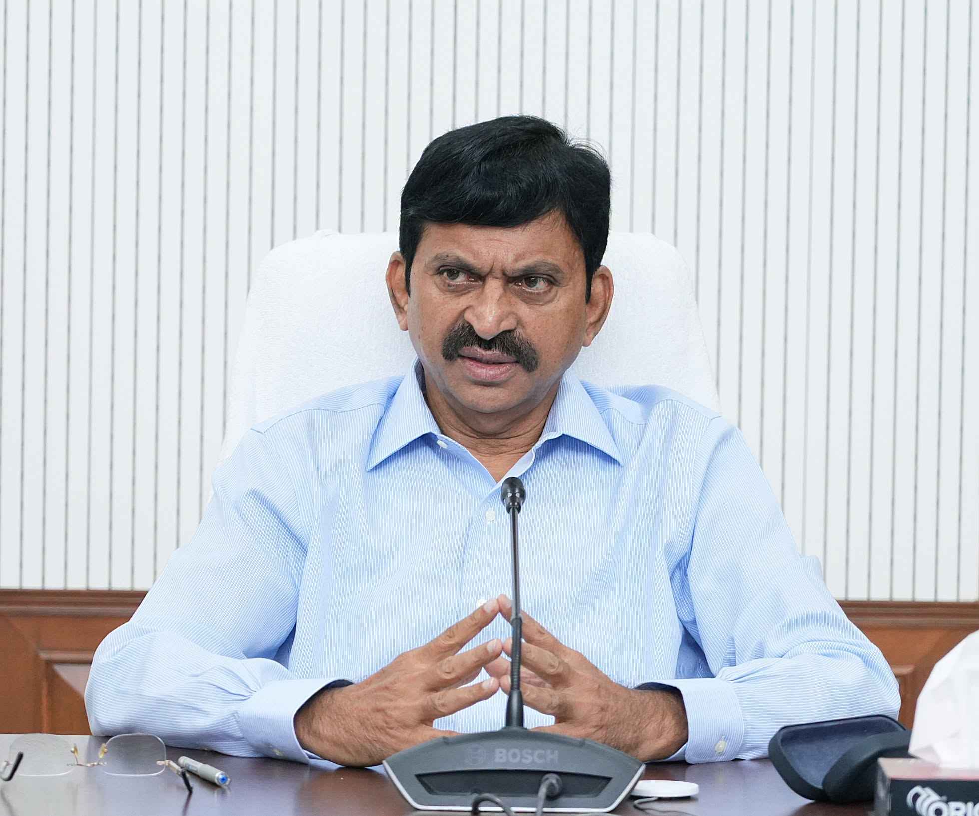 Ponguleti Srinivas Reddy: 14వ తేదీ డెడ్‌లైన్.. ఆలోపు అప్‌లోడ్ చేయాలి- నిషేధిత భూములపై మంత్రి పొంగులేటి కీలక ఆదేశాలు