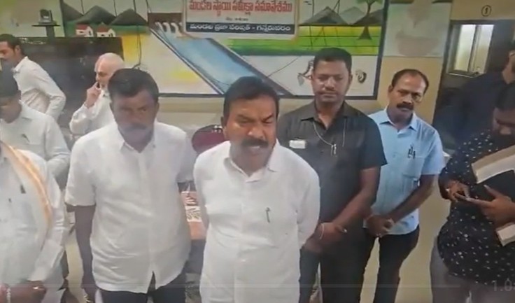 రోడ్డు నిధుల ఆలస్యం.. ఆమరణ దీక్షకు సిద్ధమన్న కాంగ్రెస్ ఎమ్మెల్యే!