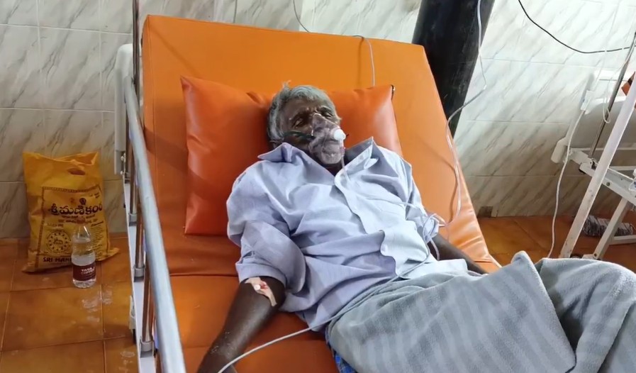 చనిపోయాడనుకున్న వ్యక్తి పునర్జన్మ.. అంత్యక్రియల దారిలో లేచి కూర్చున్న వృద్ధుడు!