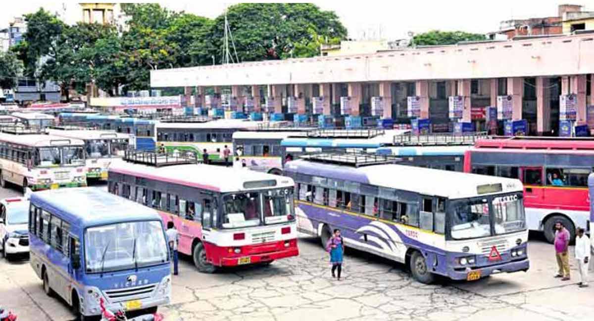 TGSRTC : మళ్లీ బాదారు.. ఆర్టీసీ చార్జీలపై ప్రయాణికుల గగ్గోలు