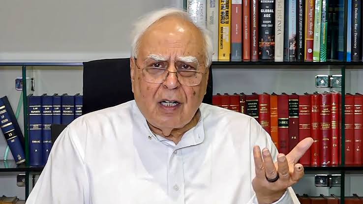 National : పార్టీ ఫిరాయిస్తే 10 ఏళ్లు నిషేధం విధించాలి : కపిల్ సిబల్