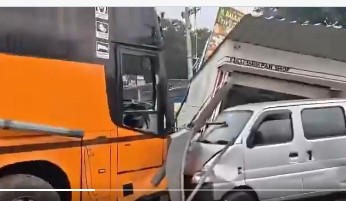 Crime : శంషాబాద్‌లో భారీ ప్రమాదం.. హోటల్‌లోకి దూసుకెళ్లిన ట్రావెల్ బస్సు
