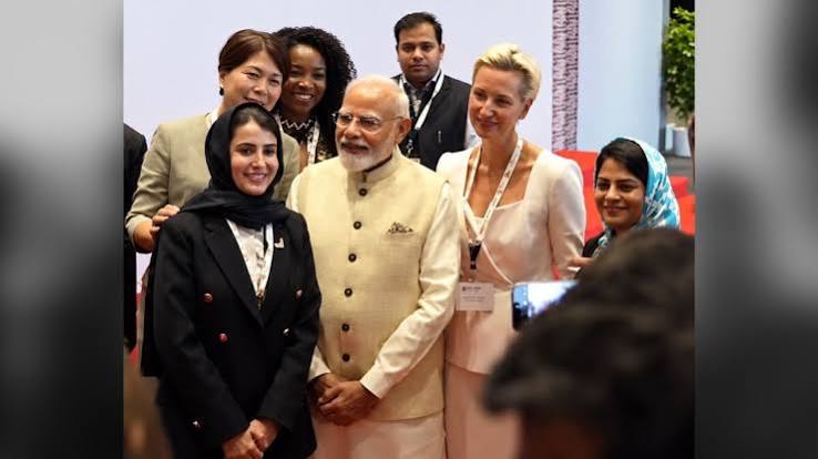 ‘మోదీజీ.. ఒక్క ఫొటో దిగొచ్చా?..’ ప్రధానితో ఫొటోకు ఎగబడిన విదేశీ డెలిగేట్లు!