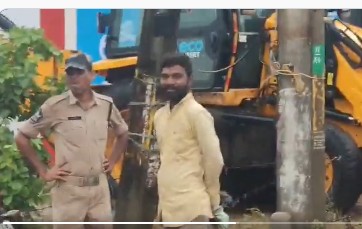 Viral : కన్నం వేసిన ఇంట్లో దొంగ జల్సా.. రెండ్రోజులు హాయిగా!