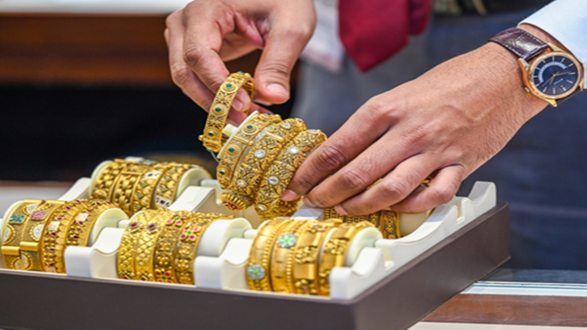 GOlD : అలా తగ్గి ఇలా పెరిగి.. మళ్లీ షాకిచ్చిన బంగారం ధరలు