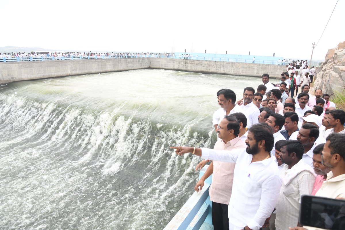 ఫ్యూచర్ సిటీపై ఉన్న శ్రద్ధ రైతులపై లేదా?: సీఎం రేవంత్పై బీఆర్ఎస్ నేతల తీవ్ర వ్యాఖ్యలు!