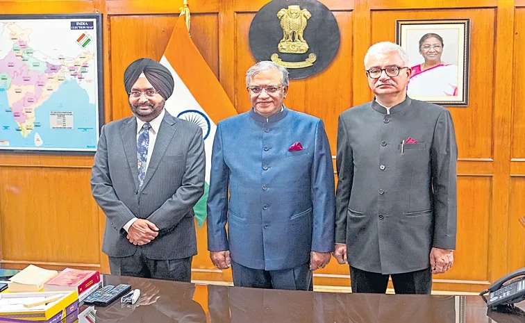 Election Commission: ఎన్నికల కమిషన్ గూటిలో కుట్రల మంటలు..