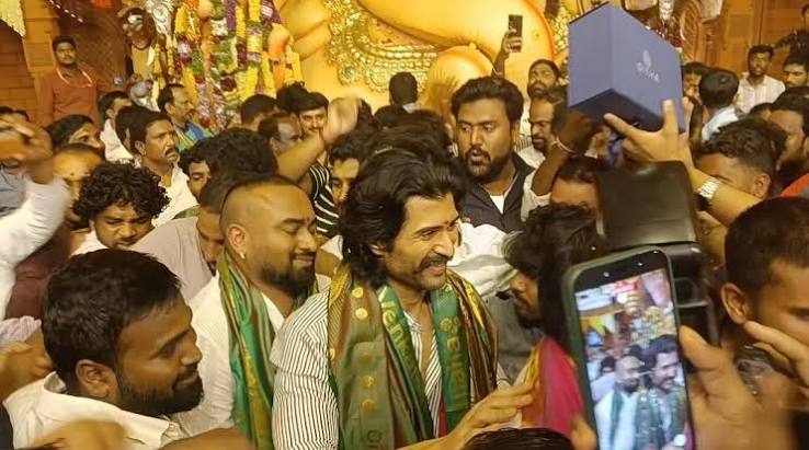 బాలాపూర్ గణనాథుడి సేవలో విజయ్ దేవరకొండ.. సెల్ఫీల కోసం ఎగబడ్డ అభిమానులు!