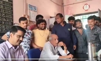 TG : ప్రభుత్వ పాఠశాలలో విద్యార్థినులకు వేధింపులు.. పీఈటీ ఎస్కేప్!