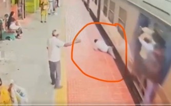 Viral : జారిపడిన వృద్ధుడు.. ప్లాట్ఫాంపై లాక్కెళ్లిన రైలు