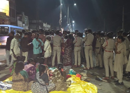 TG : లైట్లు ఆపేసి అర్ధరాత్రి మాపై దాడులు చేశారు : మహిళా రైతులు
