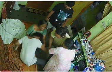 Viral : ఆస్తి కోసం బరితెగింపు.. మంచం పట్టిన తల్లిని కూడా వదల్లేదు