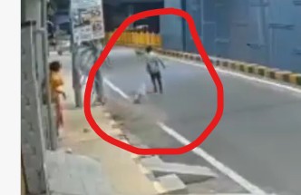 Crime : రోడ్డుపైనే రెచ్చిపోయిన కామాంధుడు.. తరిమిన శునకం!
