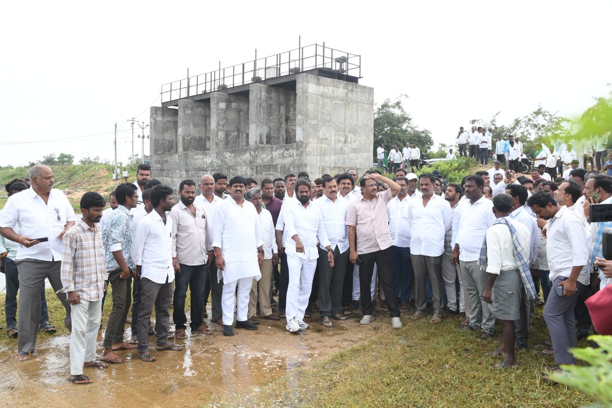 ఫ్యూచర్ సిటీపై ఉన్న శ్రద్ధ రైతులపై లేదా?: సీఎం రేవంత్‌పై బీఆర్‌ఎస్ నేతల తీవ్ర వ్యాఖ్యలు!