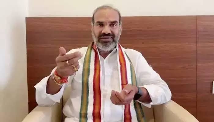 22A జాబితాలో అత్యధిక భూములు చేర్చింది బీఆర్ఎస్సే.. కేటీఆర్కు ప్రభుత్వ విప్ ఆది శ్రీనివాస్ కౌంటర్!