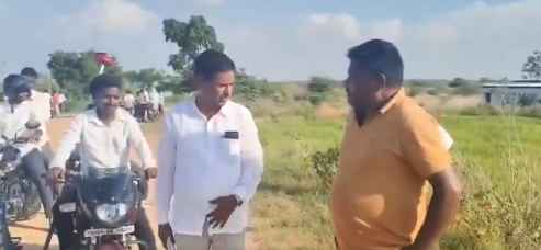Kcr Farmhouse: ఎర్రవల్లిలో సర్వేయర్లను అడ్డుకున్న రైతులు, గ్రామస్తులు.. రెవెన్యూ అధికారులతో వాగ్వాదం
