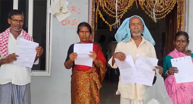 Erravalli: ఎర్రవల్లి భూముల సర్వేలో గందరగోళం.. వెంకటాపూర్ రైతుల ధర్నా!